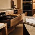 Cabinetry : armoires de cuisine sur mesure et agencement bois clair